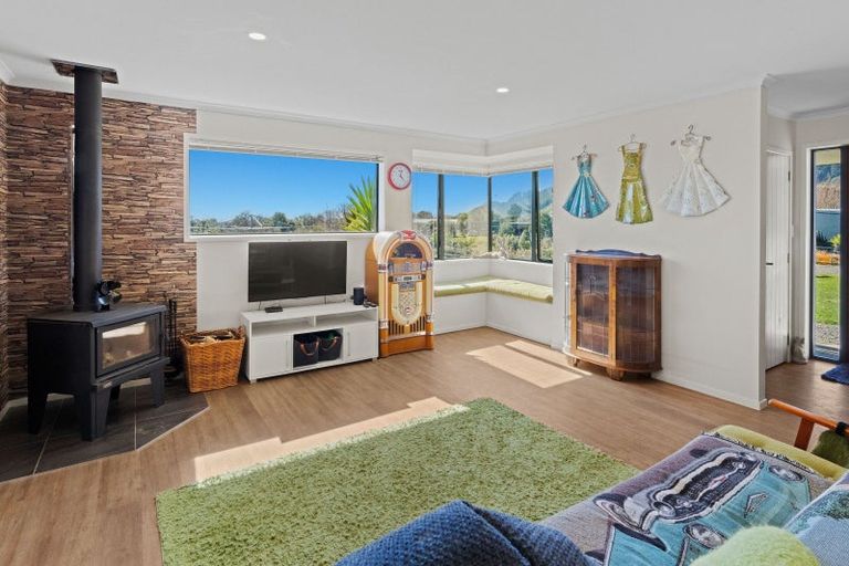 Photo of property in 30 Mountain View Drive, Manakau, Otaki, 5583