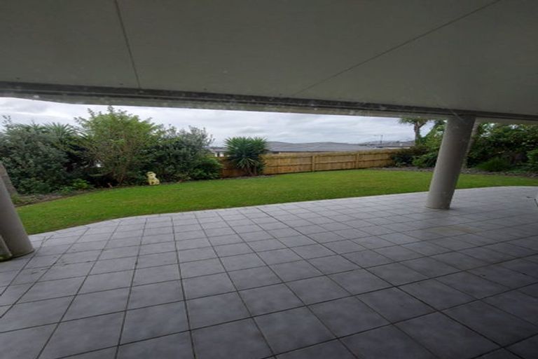 Photo of property in 92 Whangaparaoa Road, Red Beach, 0932