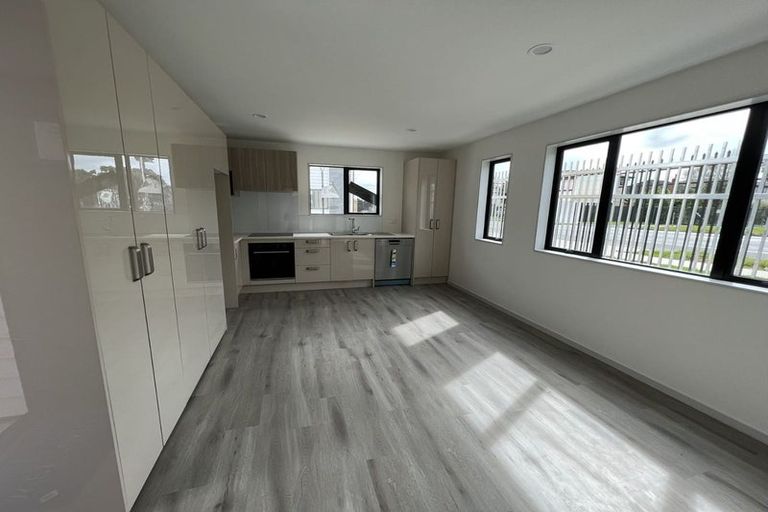 Photo of property in 2 Matukutureia Lane, Manurewa, Auckland, 2102