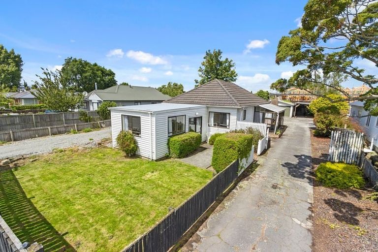 Photo of property in 24 Grassmere Street, Papanui, Christchurch, 8052