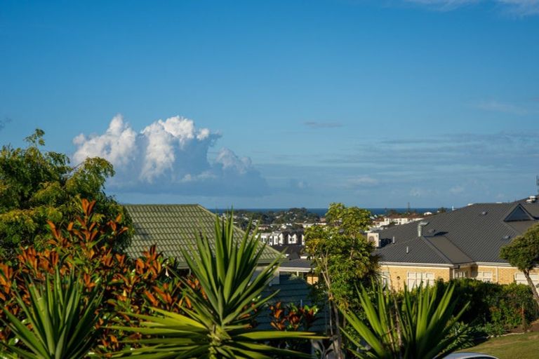 Photo of property in 7 John Dee Crescent, Red Beach, 0932