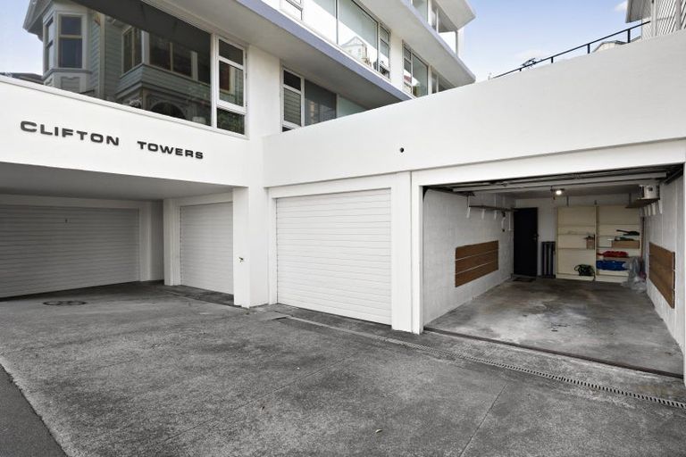 Photo of property in Clifton Towers, 202 Oriental Parade, Oriental Bay, Wellington, 6011
