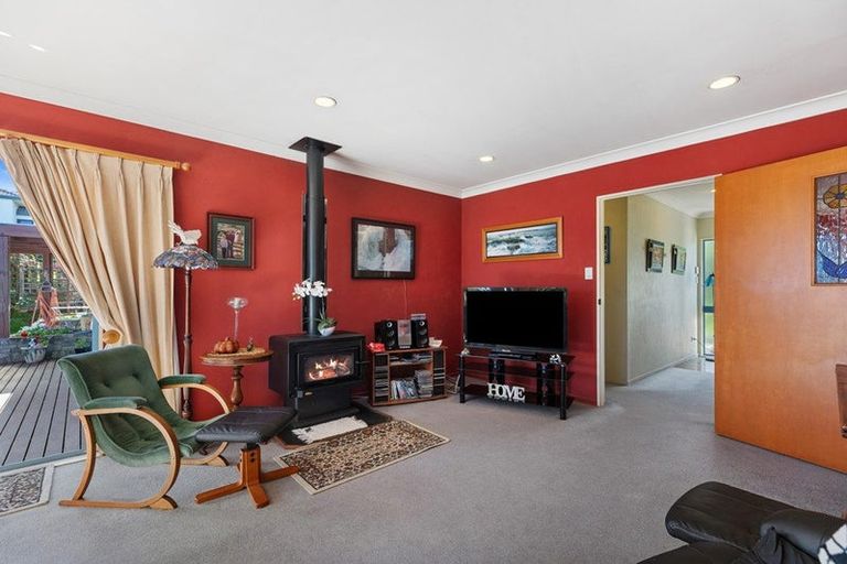 Photo of property in 18 Lorrigan Way, Welcome Bay, Tauranga, 3112