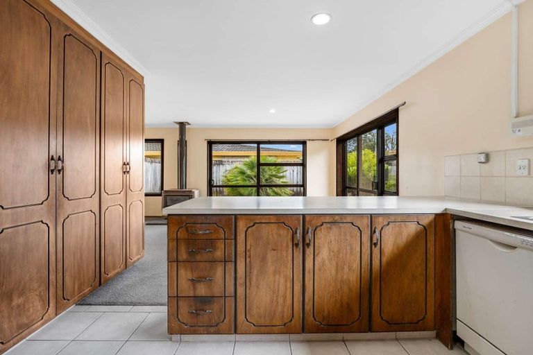 Photo of property in 2/12 Penrhyn Place, Mount Maunganui, 3116