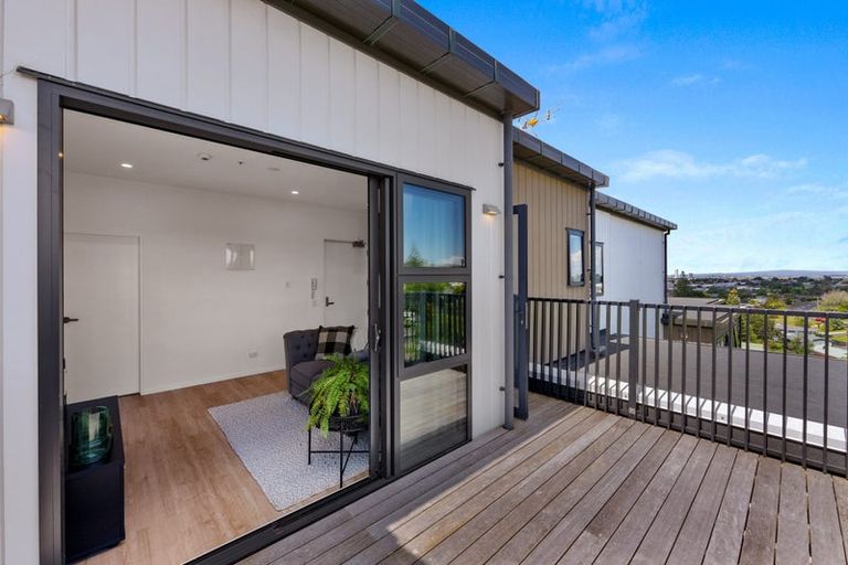 Photo of property in 402/553c Glenfield Road, Glenfield, Auckland, 0629
