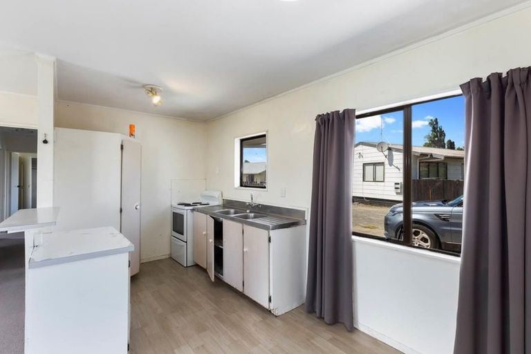 Photo of property in 1/44 Shifnal Drive, Randwick Park, Auckland, 2105