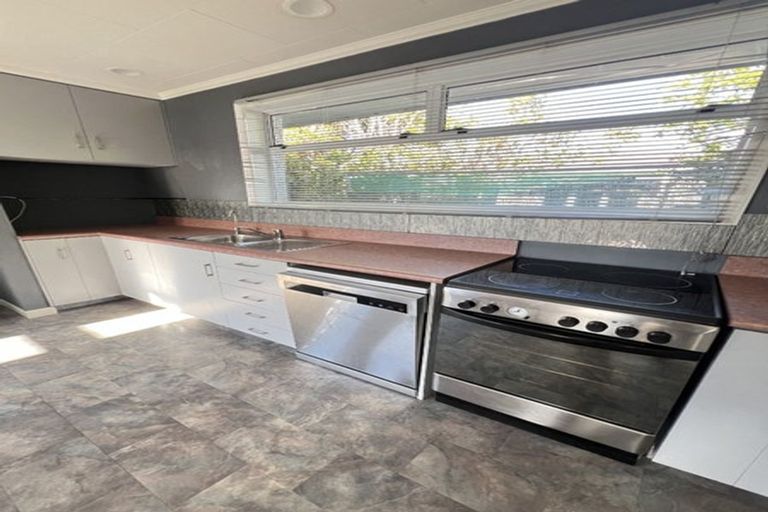 Photo of property in 2 Robert Street, Otatara, Invercargill, 9879