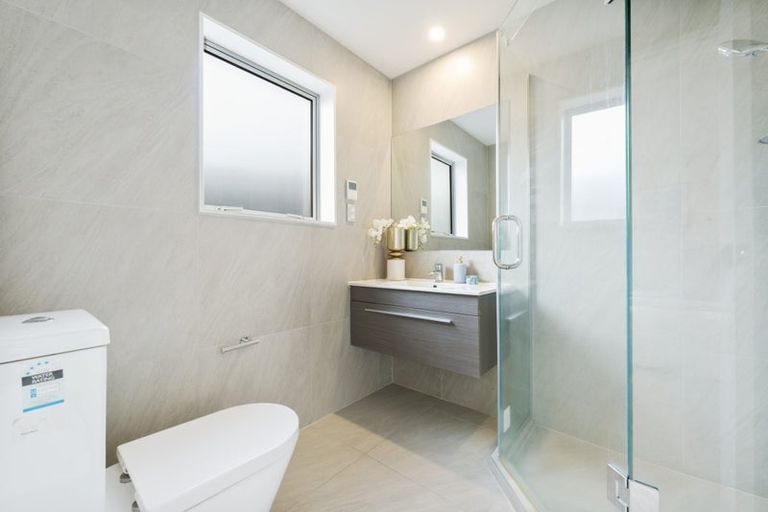 Photo of property in 25 View Road, Henderson, Auckland, 0612