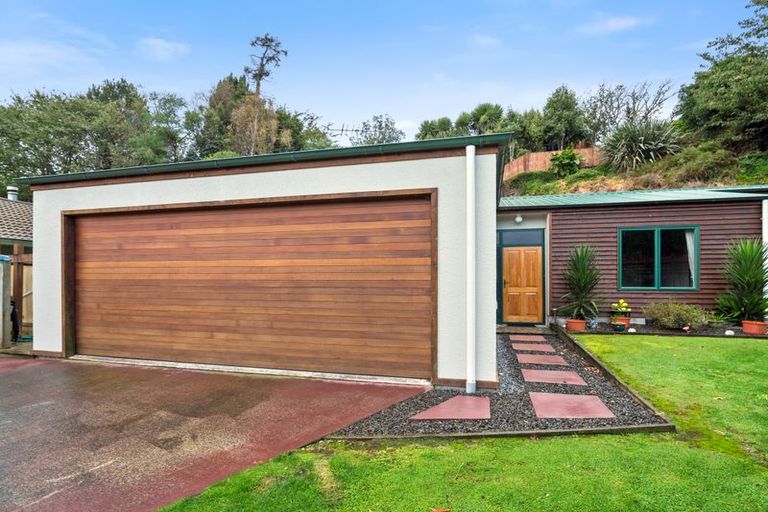 Photo of property in 60 Aquarius Drive, Kawaha Point, Rotorua, 3010