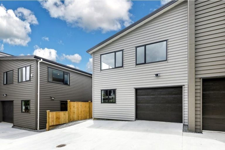 Photo of property in 10c Neilon Place, Northcross, Auckland, 0632
