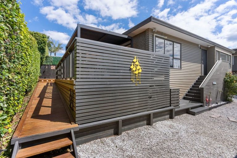 Photo of property in 2/36 Browns Bay Road, Rothesay Bay, Auckland, 0630