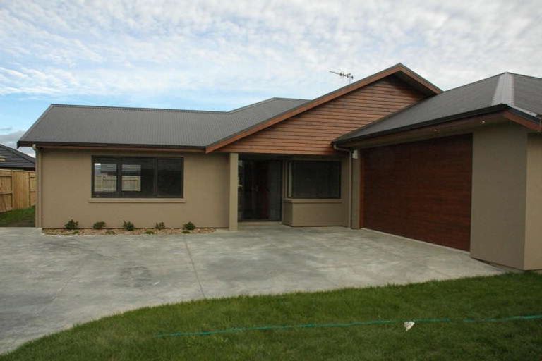 Photo of property in 5 Dryden Court, Kelvin Grove, Palmerston North, 4414