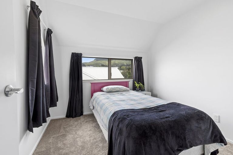 Photo of property in 12 Cambridge Street, Tawa, Wellington, 5028