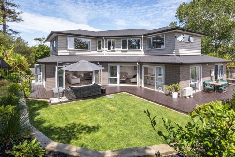 Photo of property in 70 Beach Road, Mellons Bay, Auckland, 2014
