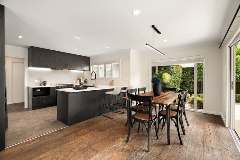 Photo of property in 1 Red Oak Place, Schnapper Rock, Auckland, 0632