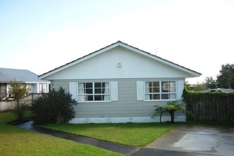 Photo of property in 35 Barbados Drive, Unsworth Heights, Auckland, 0632