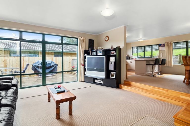 Photo of property in 60 Aquarius Drive, Kawaha Point, Rotorua, 3010