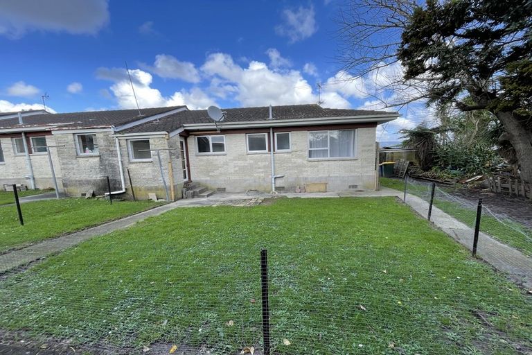 Photo of property in 2/30 Mcleod Road, Henderson, Auckland, 0612