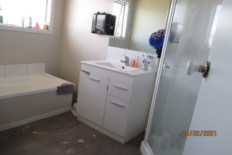 Photo of property in 236 Triangle Road, Massey, Auckland, 0614