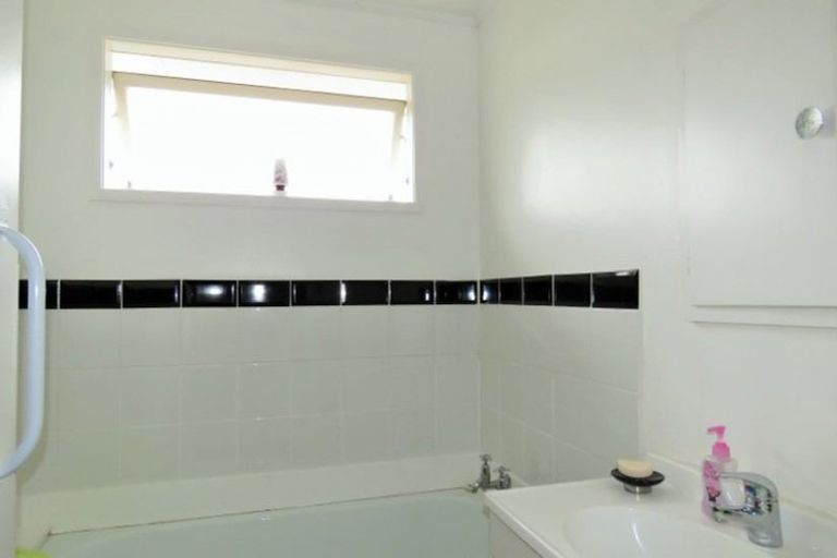 Photo of property in 71 Meadowvale Drive, Levin, 5510