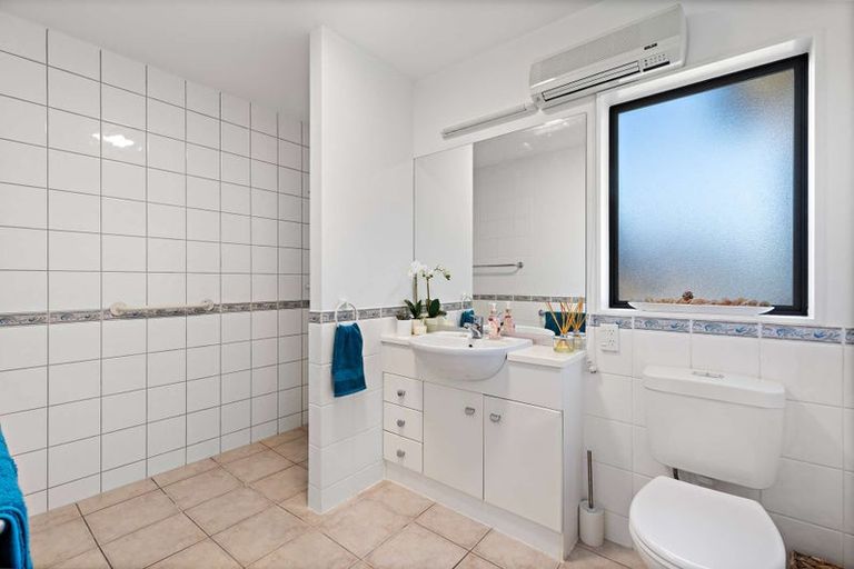 Photo of property in 9/197 Royal Road, Massey, Auckland, 0614