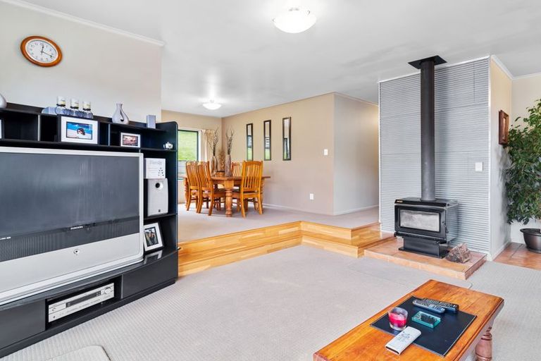 Photo of property in 60 Aquarius Drive, Kawaha Point, Rotorua, 3010