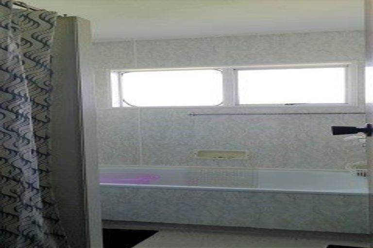 Photo of property in 1/31 Mana Avenue, Titahi Bay, Porirua, 5022