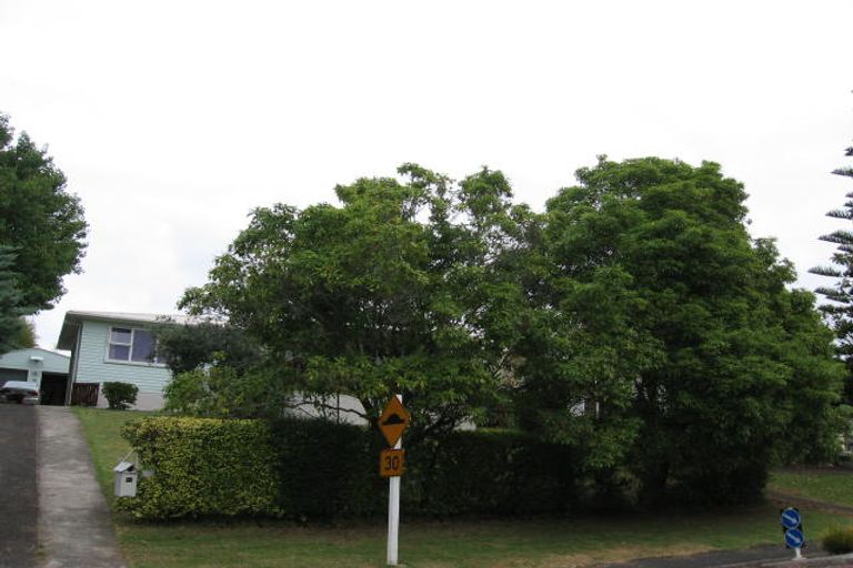 Photo of property in 74 Lauderdale Road, Birkdale, Auckland, 0626