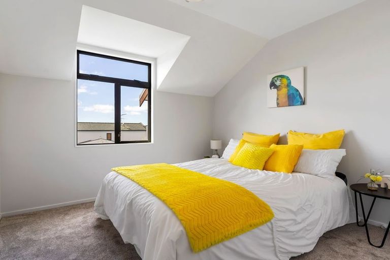 Photo of property in 3/8 Tuscany Way, Te Atatu Peninsula, Auckland, 0610