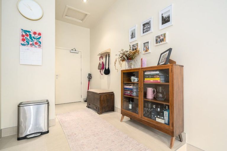 Photo of property in 1/20 Main Road, Tawa, Wellington, 5028