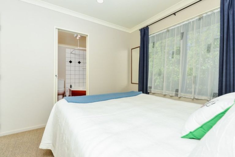 Photo of property in 1 Limousin Place, Grandview Heights, Hamilton, 3200