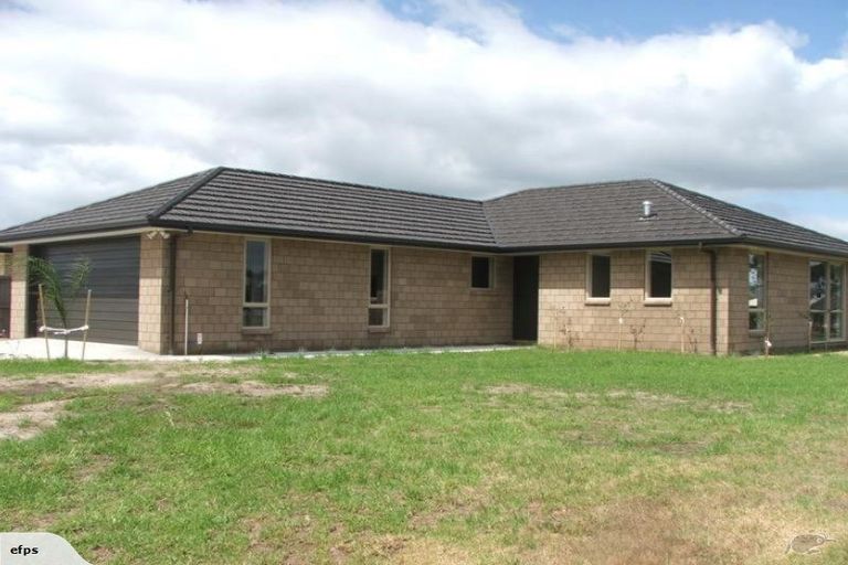 Photo of property in 7 Ngatiti Place, One Tree Point, 0118