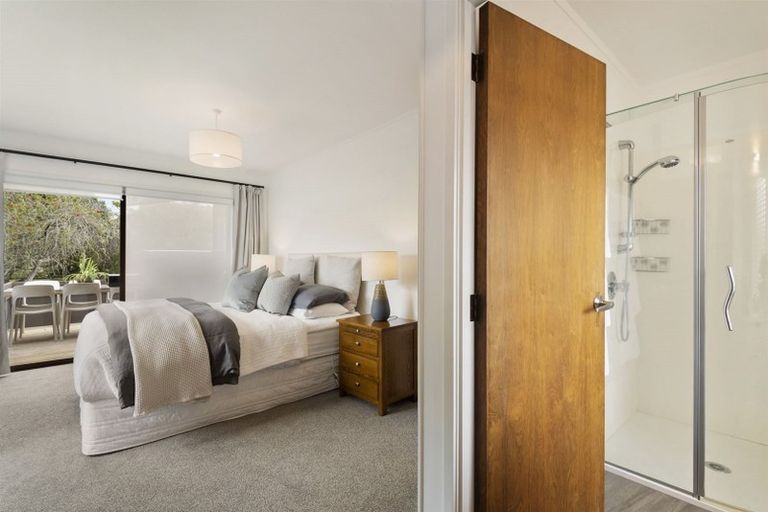 Photo of property in 8 Riviera Place, Hauraki, Auckland, 0622