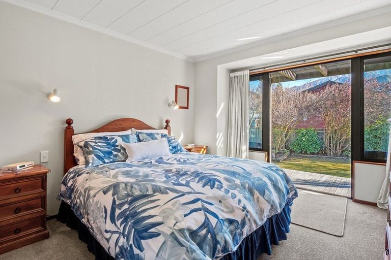 Photo of property in 42 Adamson Drive, Arrowtown, 9302