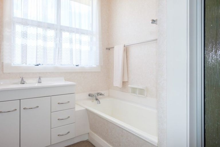 Photo of property in 337 Kenmure Road, Kenmure, Dunedin, 9011