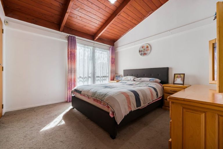 Photo of property in 1/255 Swanson Road, Henderson, Auckland, 0610