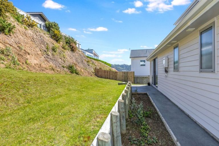 Photo of property in 24 Frances Brown Avenue, Aotea, Porirua, 5024