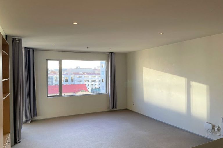 Photo of property in Sanctum Apartment, 10 Ebor Street, Te Aro, Wellington, 6011