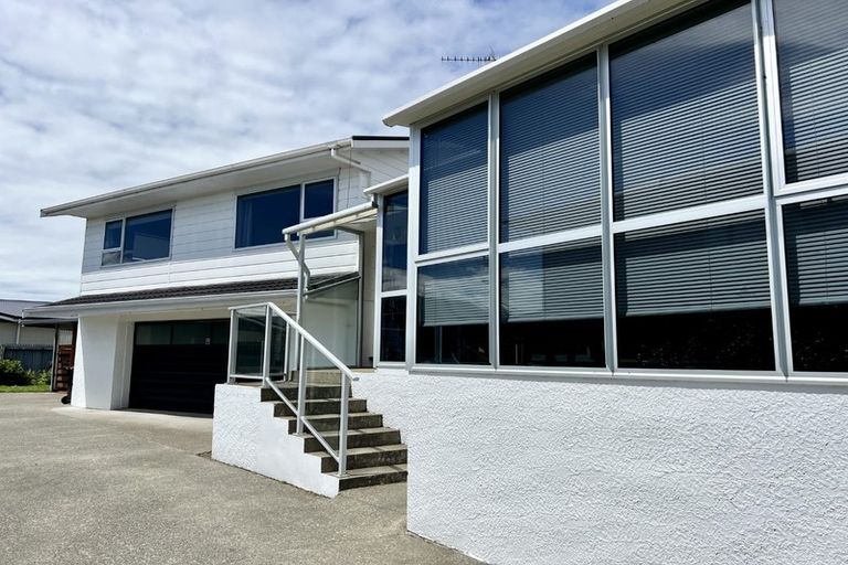 Photo of property in 32 Kildare Drive, Waikiwi, Invercargill, 9810