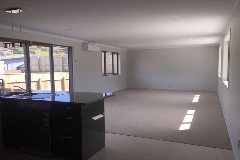 Photo of property in 6 Garrett Drive, Whalers Gate, New Plymouth, 4310