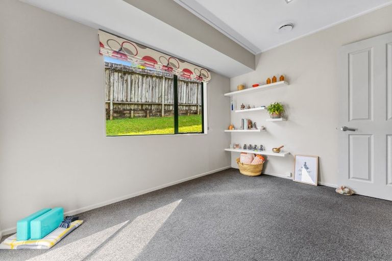 Photo of property in 34 Lagoon Way, West Harbour, Auckland, 0618