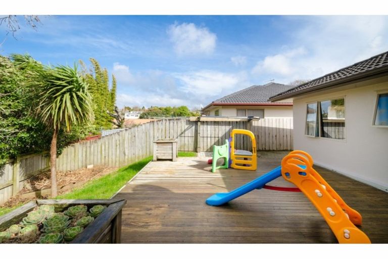 Photo of property in 114f Colwill Road, Massey, Auckland, 0614