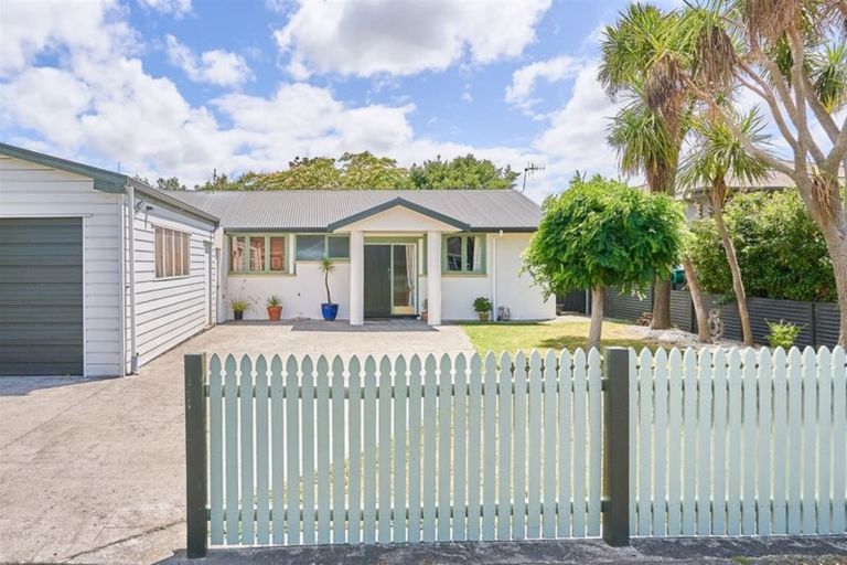 Photo of property in 5 Vernon Avenue, Takaro, Palmerston North, 4412
