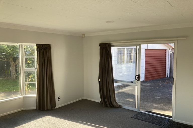 Photo of property in 98 Oakfield Crescent, Pukete, Hamilton, 3200