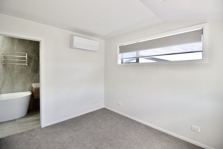 Photo of property in 6/94 Target Road, Totara Vale, Auckland, 0629