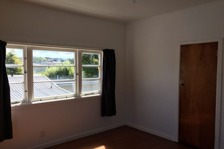 Photo of property in 21 Oteha Valley Road, Northcross, Auckland, 0632