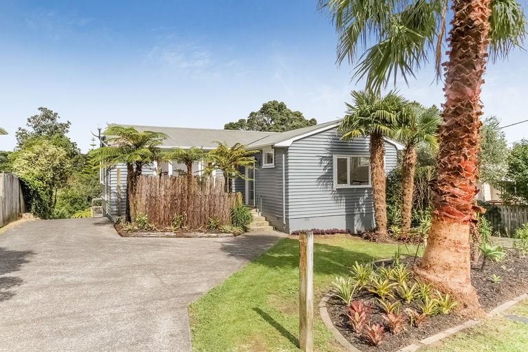 Photo of property in 1/14 Norman Road, Titirangi, Auckland, 0604