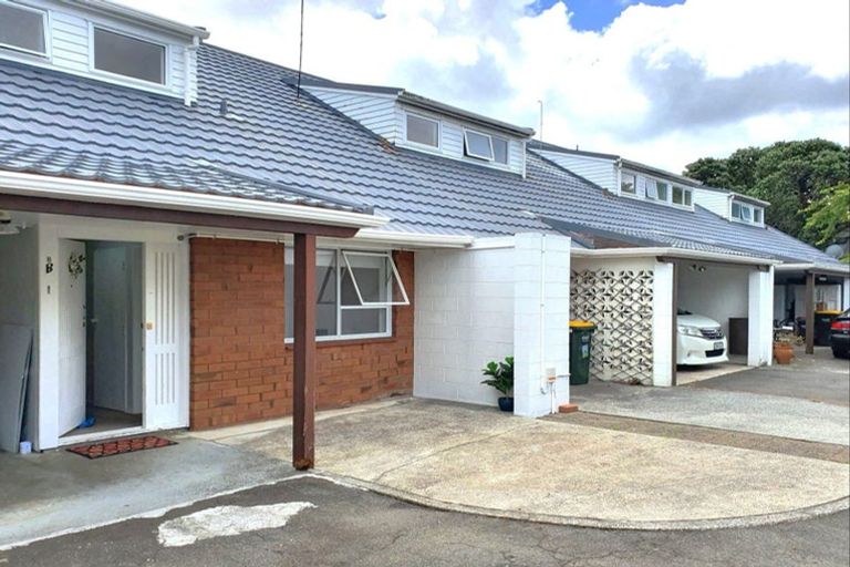 Photo of property in 8b Wai-iti Crescent, Woburn, Lower Hutt, 5010