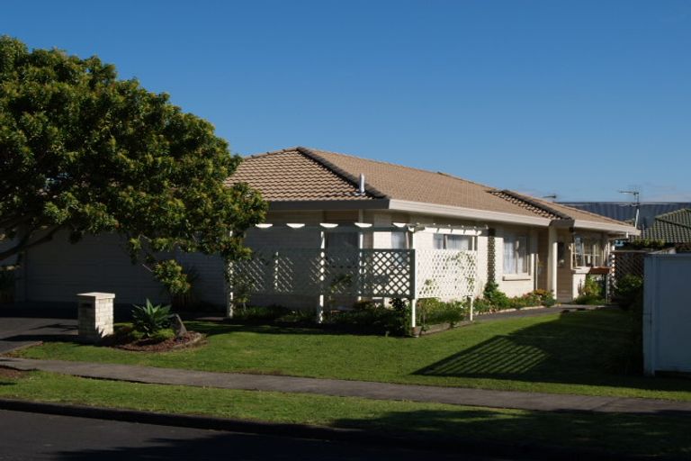 Photo of property in 2/1 Travers Place, Northpark, Auckland, 2013