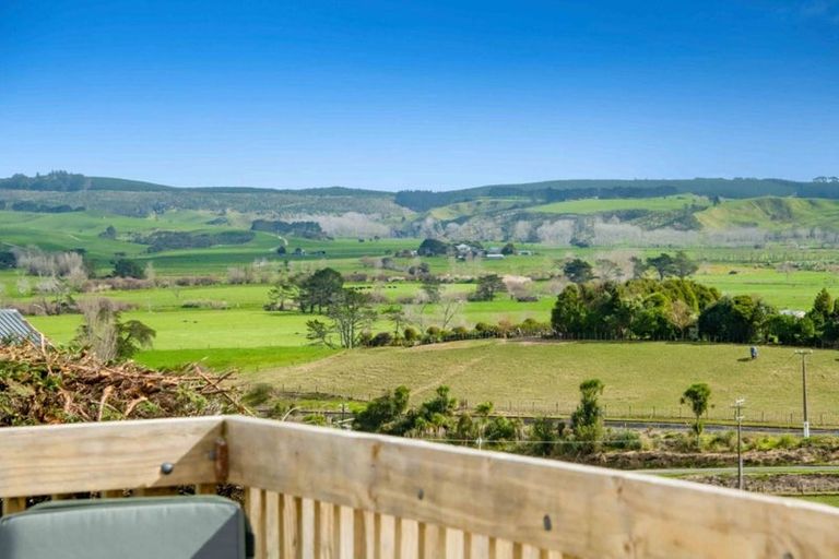 Photo of property in 95 Mangakura Road, Helensville, 0800
